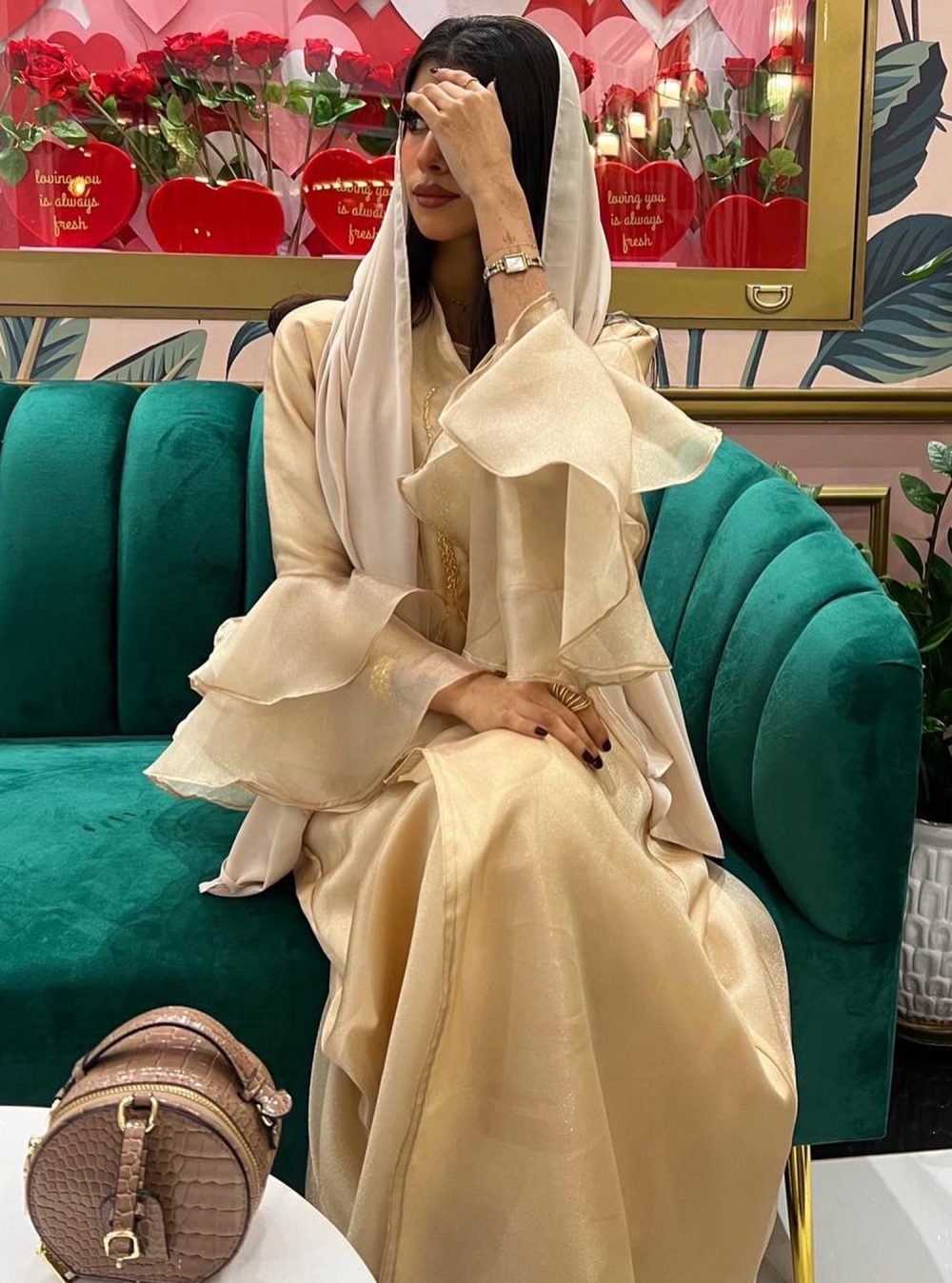 ⁦Golden butterfly abaya⁩ - الصورة ⁦4⁩