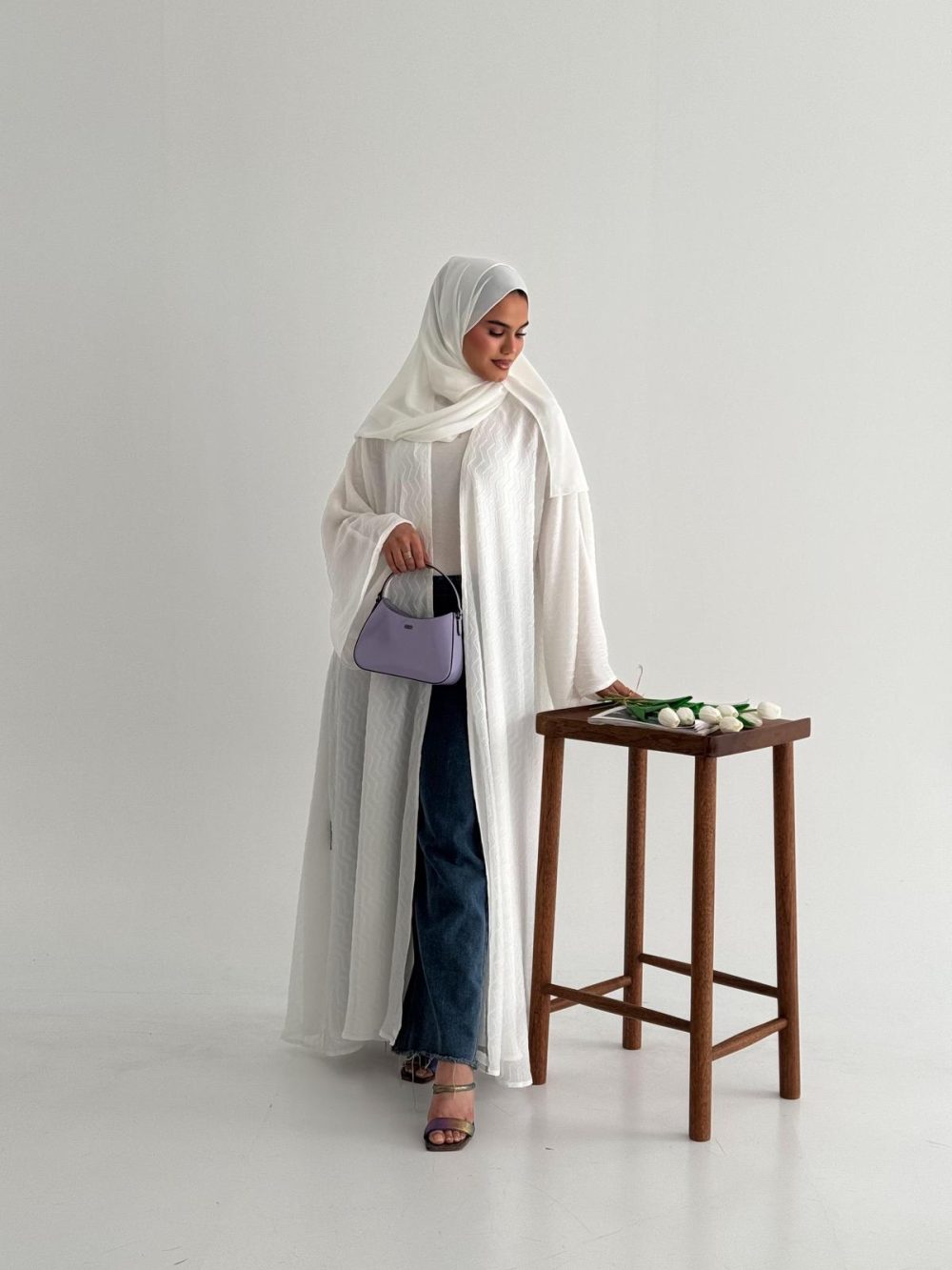 ⁦White lines abaya⁩ - الصورة ⁦6⁩