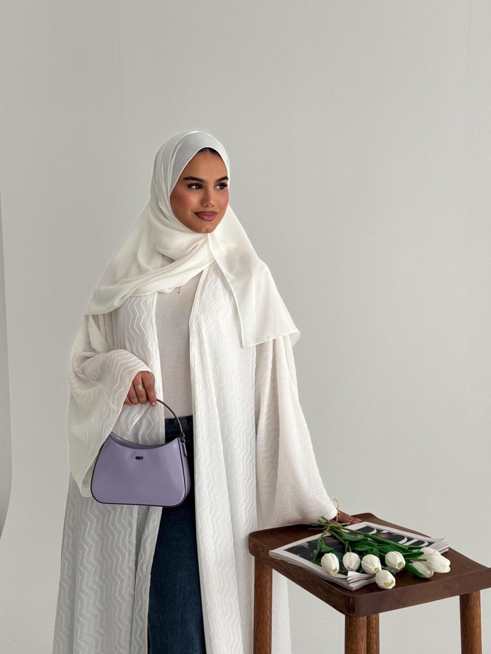 ⁦White lines abaya⁩ - الصورة ⁦4⁩