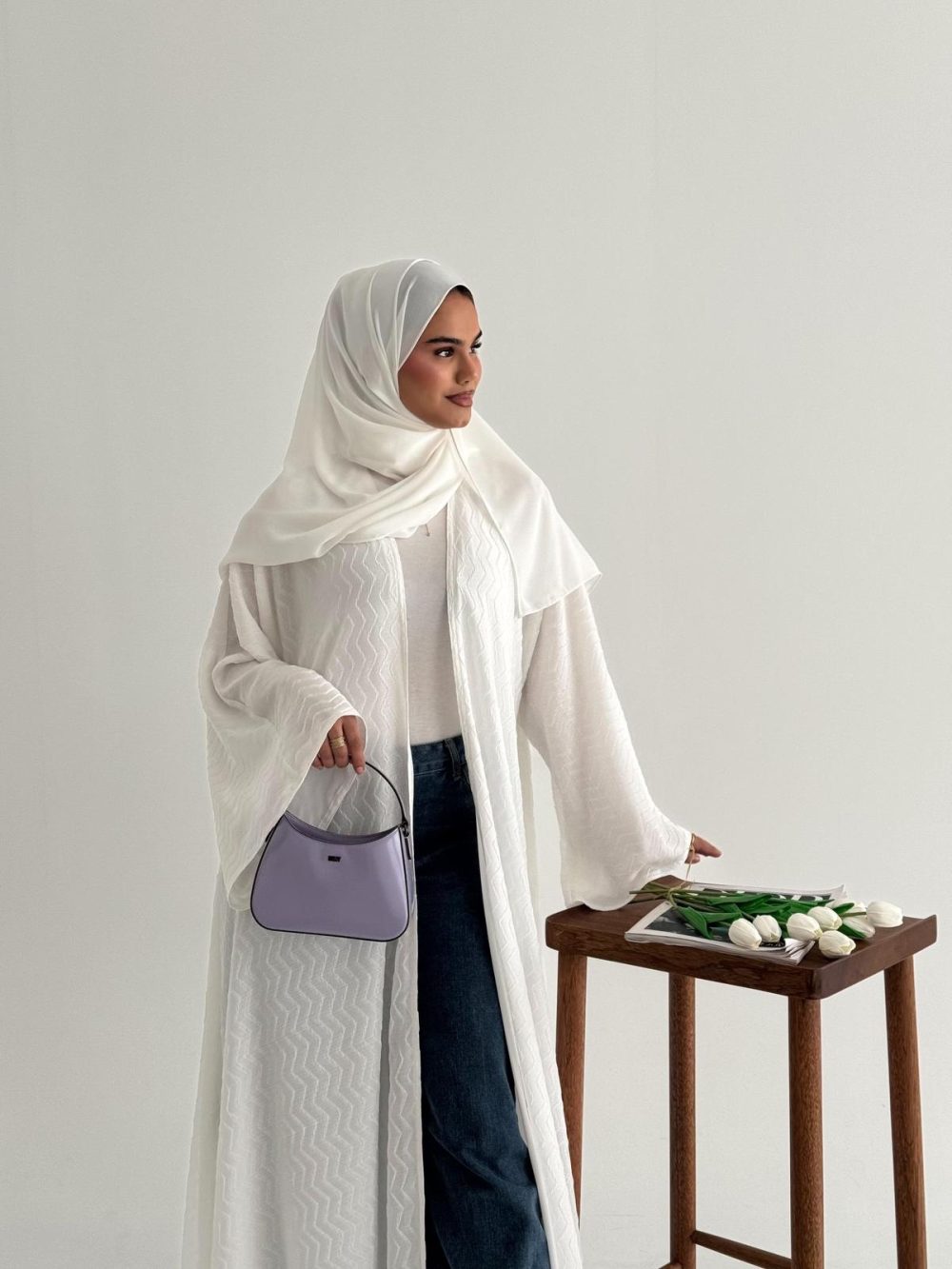 ⁦White lines abaya⁩ - الصورة ⁦3⁩